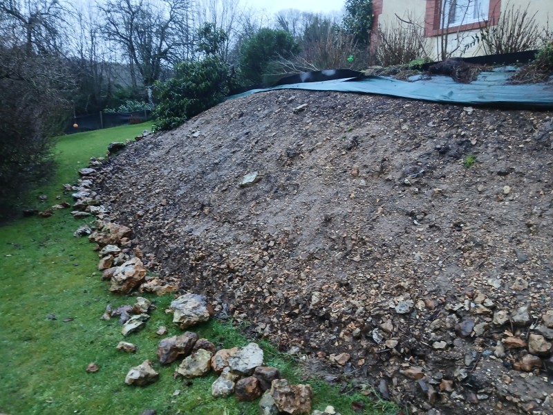 Entreprise paysagiste pour la pose d'une bâche tissée de jardin pour plantation secteur Terres de Caux 76